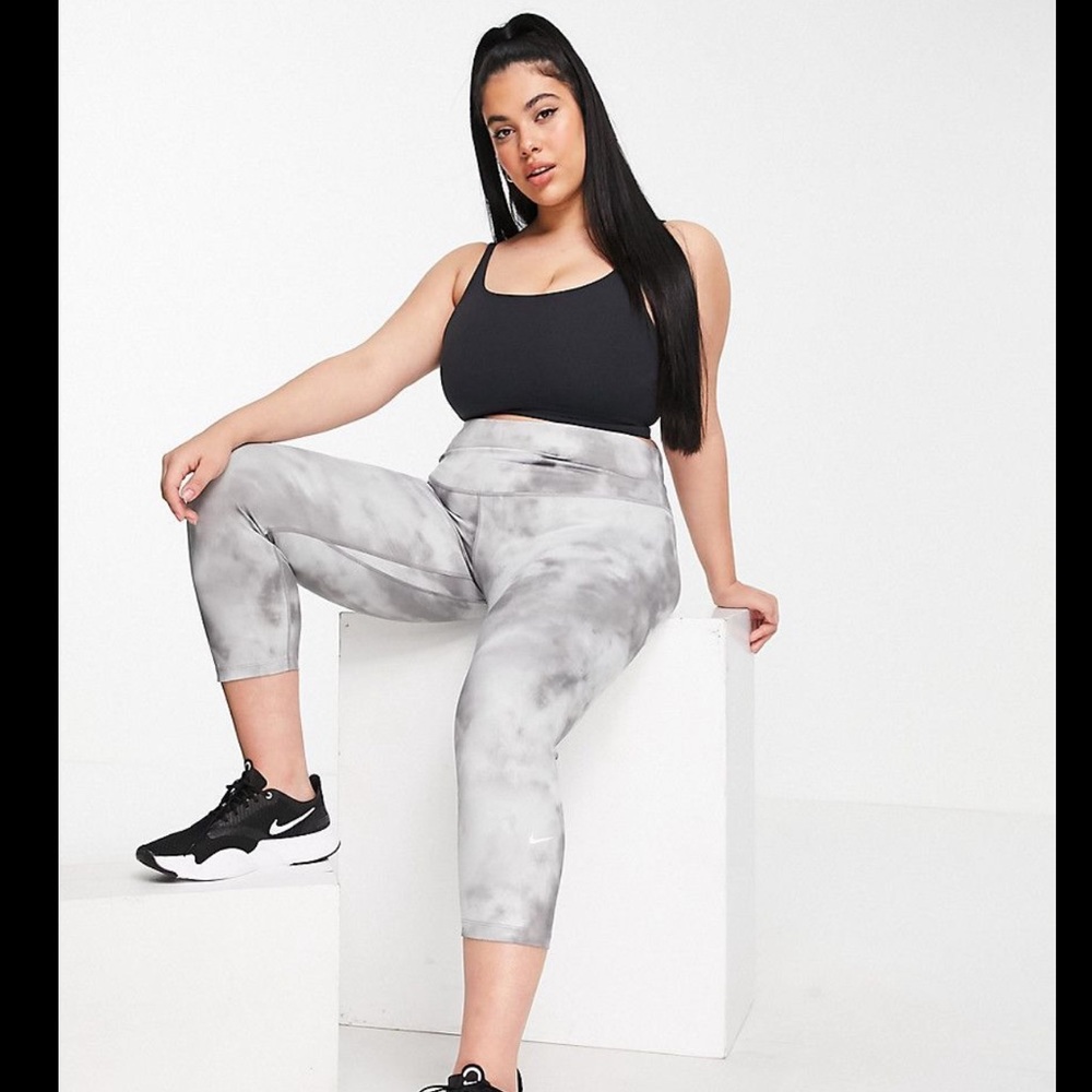 Nike Training Plus Icon Clash One Sculpt cropped tie dye leggings in Grey